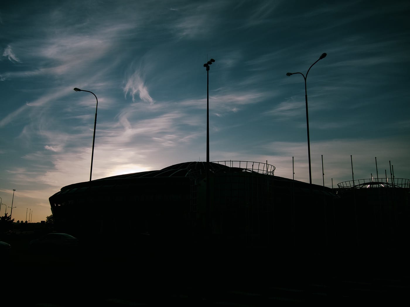 «Чижовка-Арена» на фоне красивого голубого неба