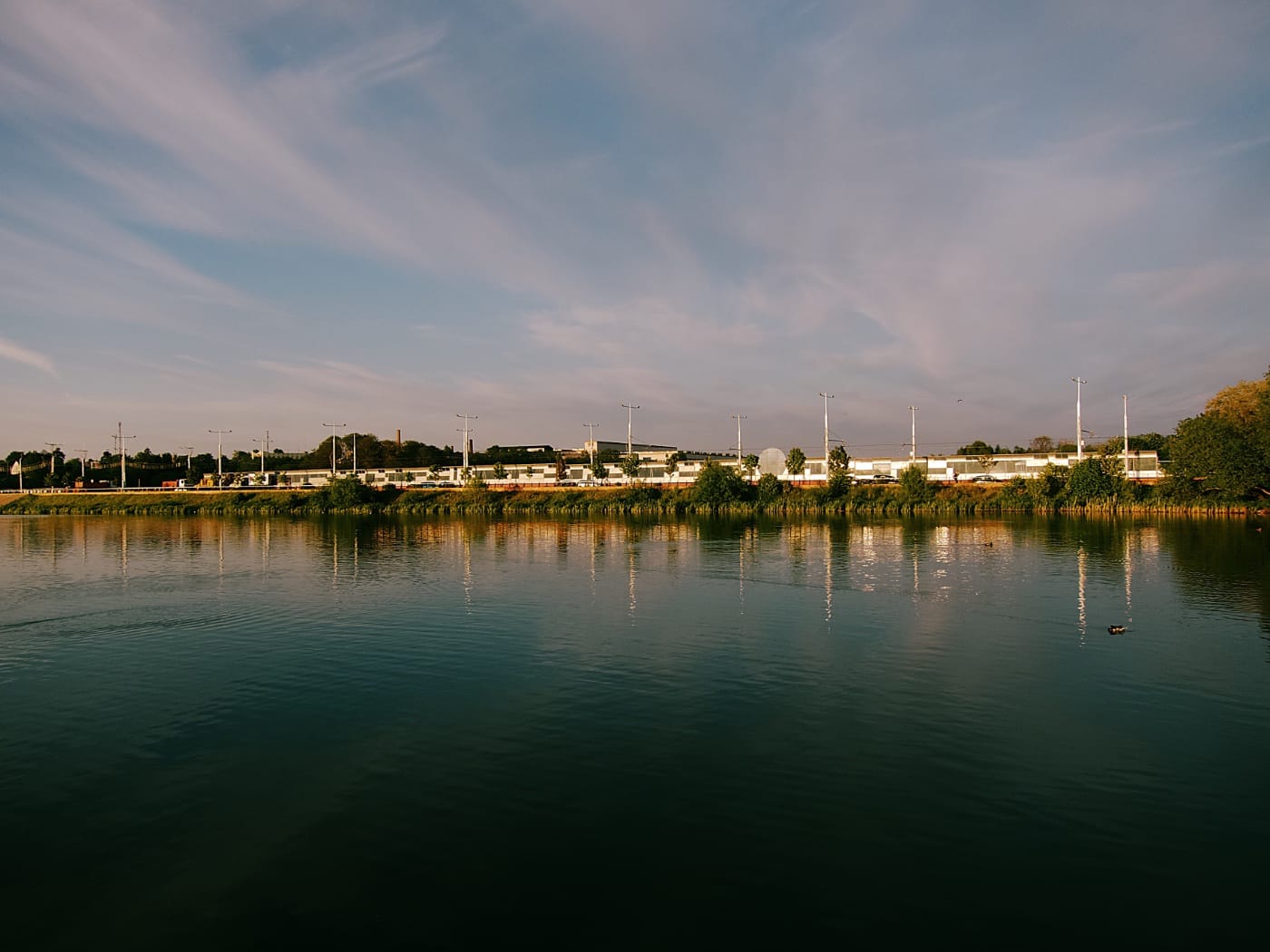 Вид с пирса Чижовского водохранилища в Миснке