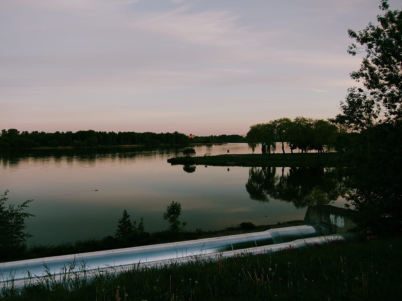 Теплопровод на Чижовском водохранилище в Минске