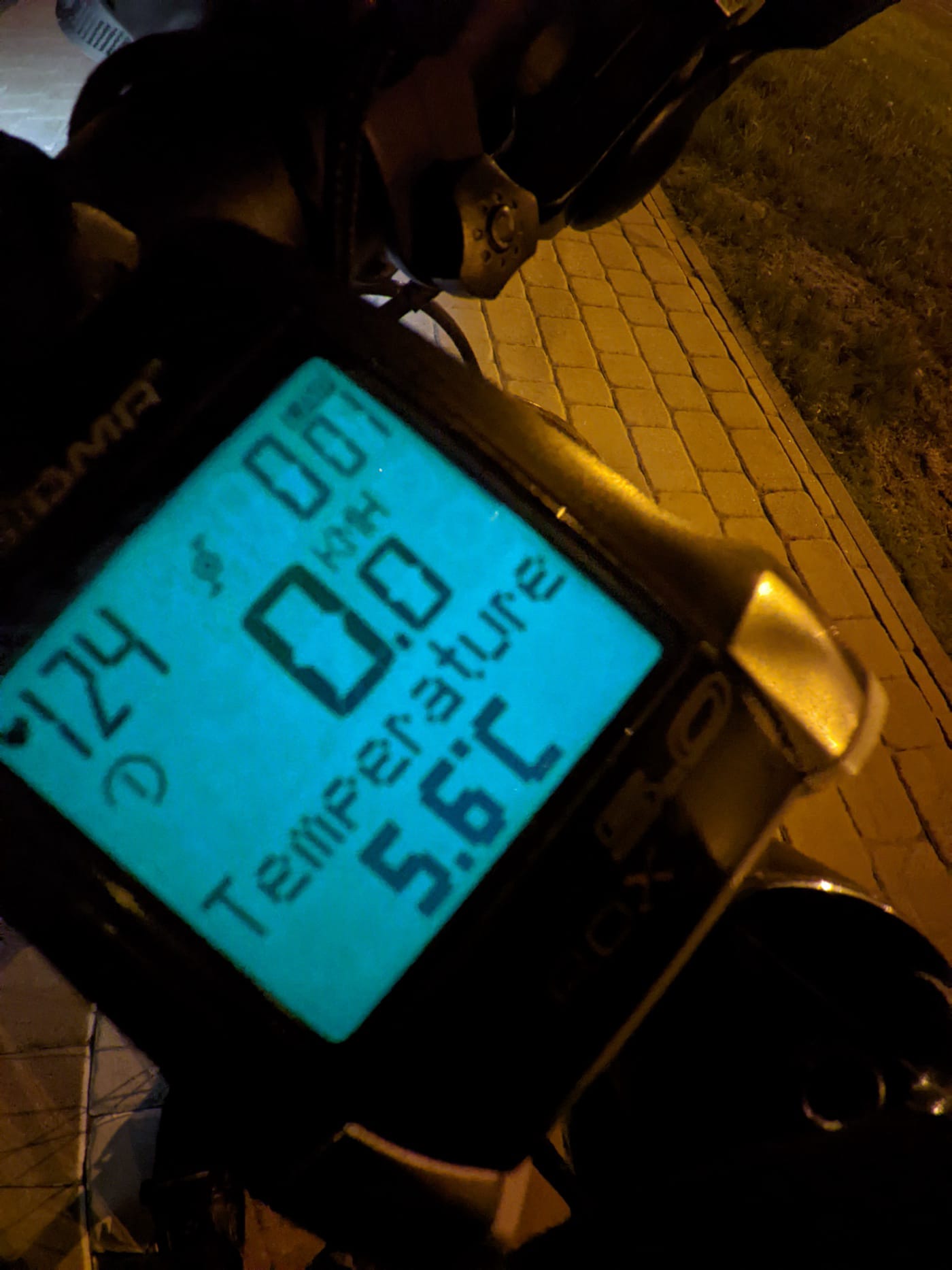 Велокопьютер  показывает температуру +5,6°. А точно май?