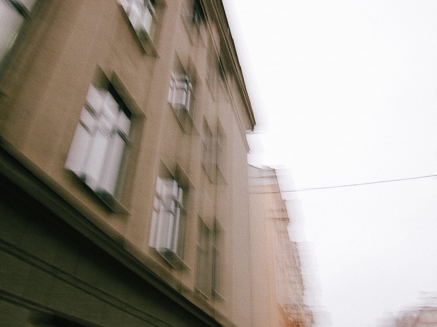 Дом не в фокусе (фото в движении)