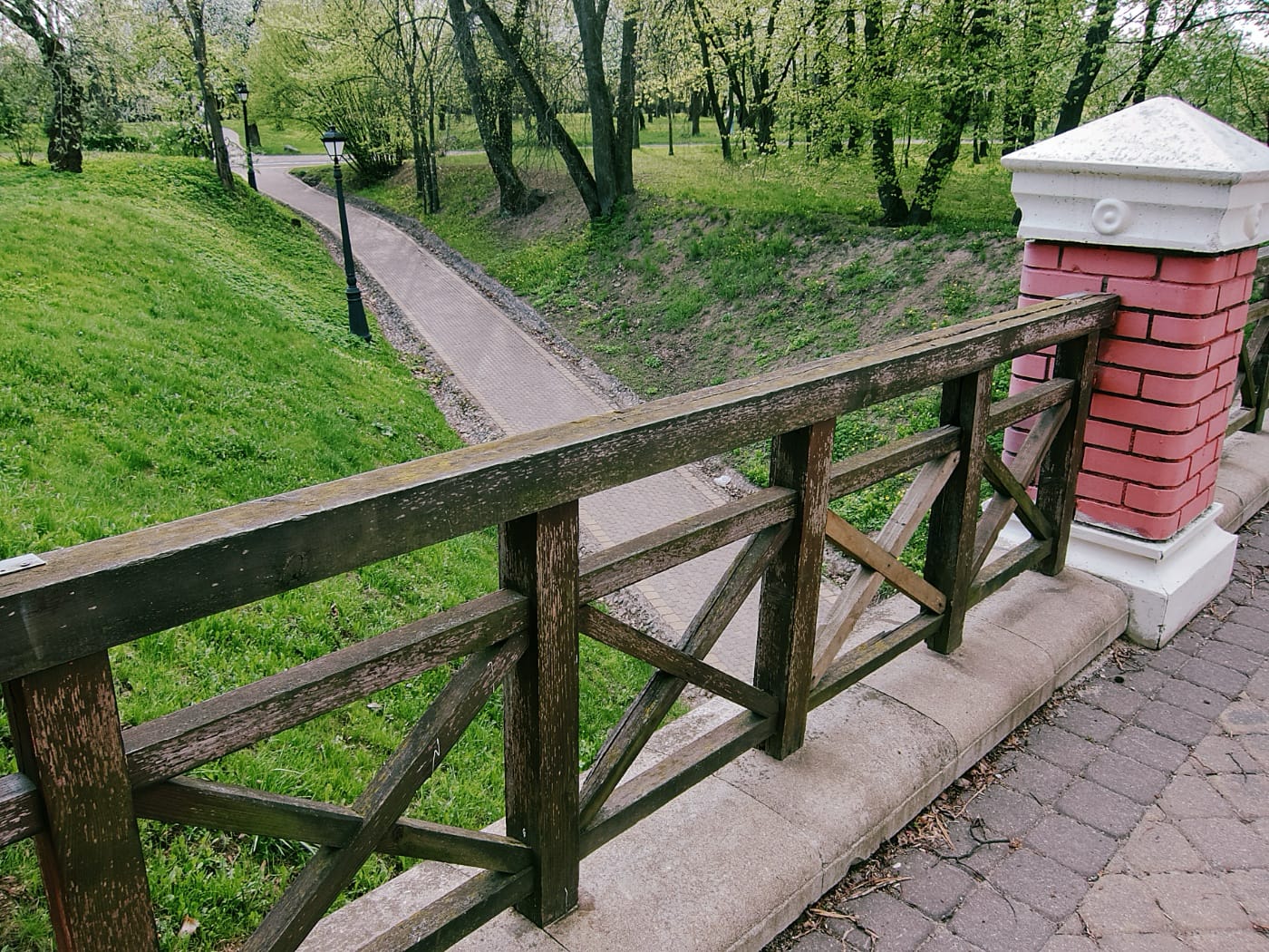Мост в Лошицком парке в Минске