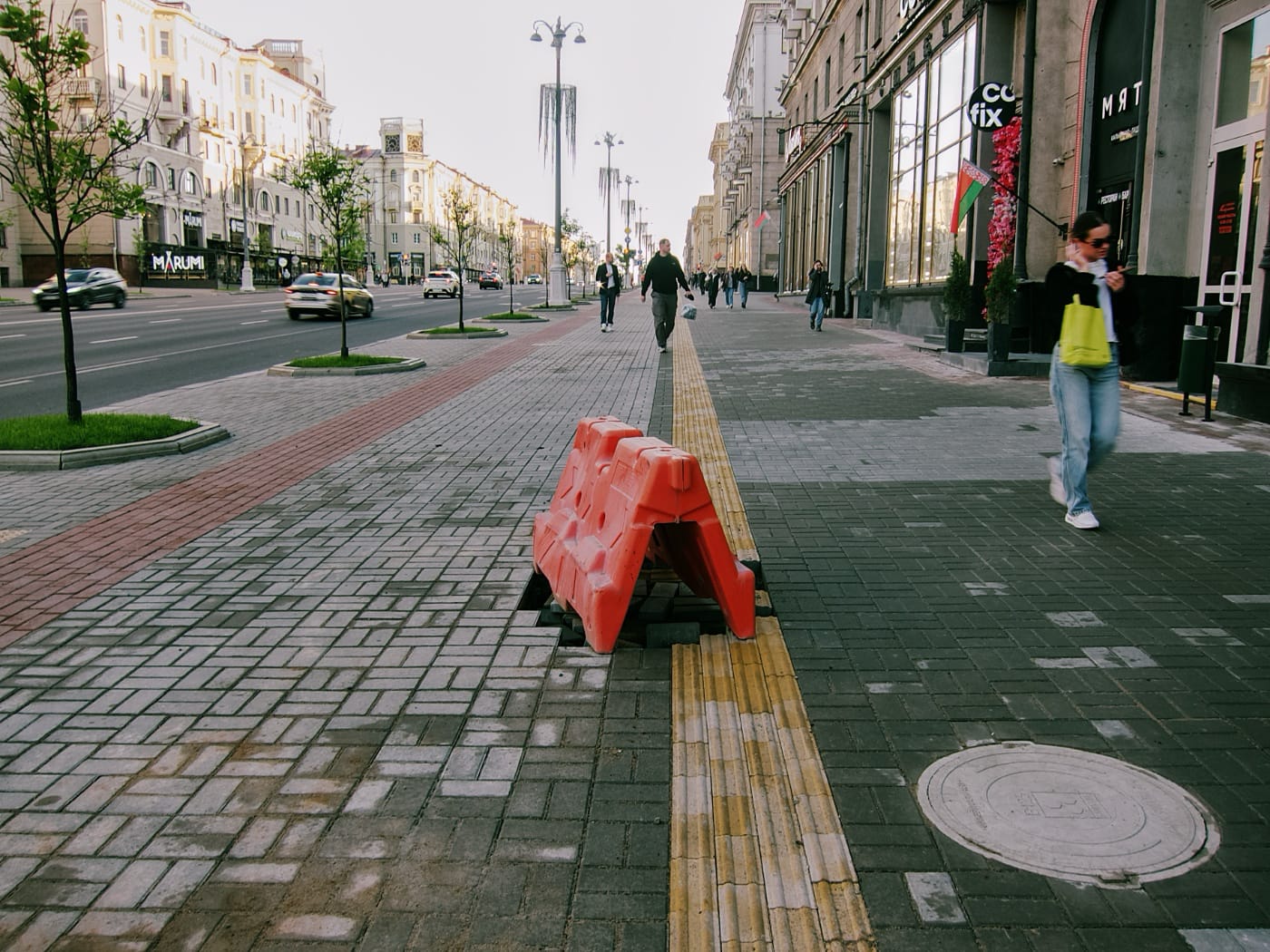 Ремонт тротуара на проспекте в Минске