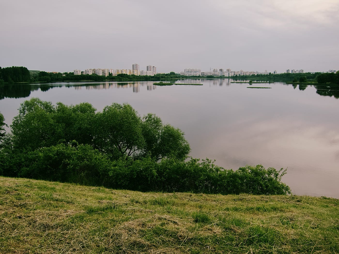 Панорама на Чижовское водохранилище в Минске