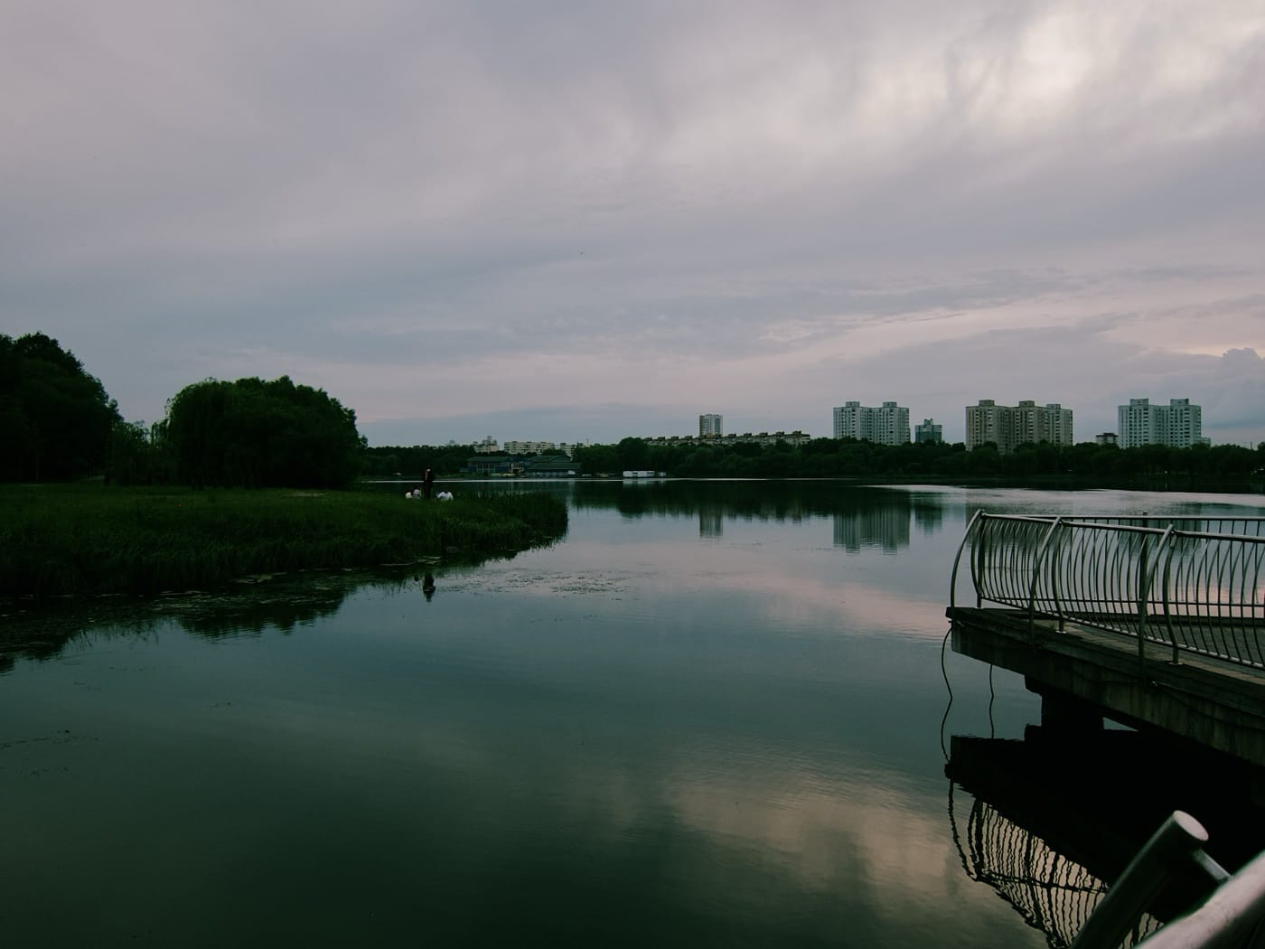 Панорама на Чижовское водохранилище в Минске