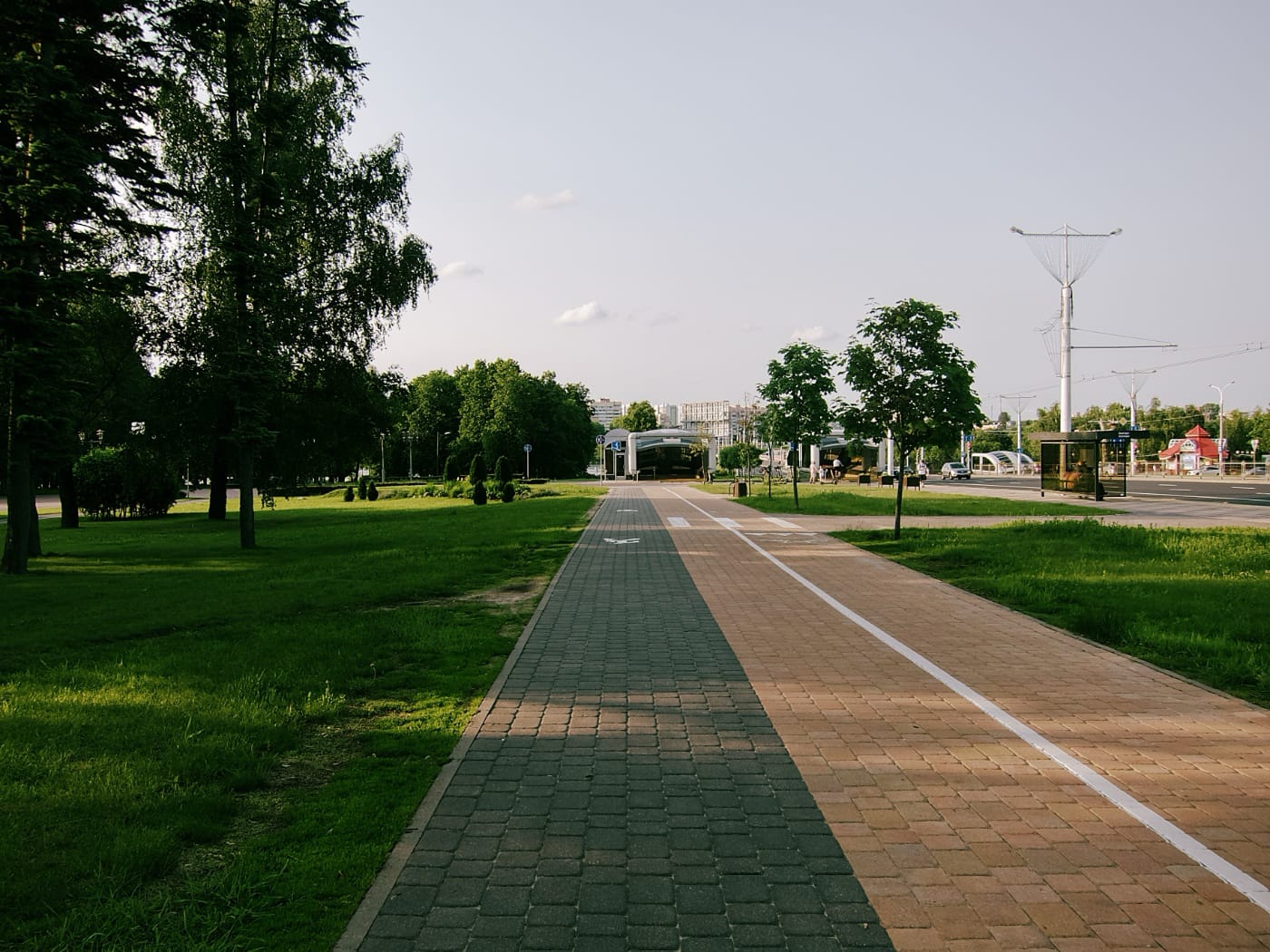 Велосипедная и пешеходная дорожки