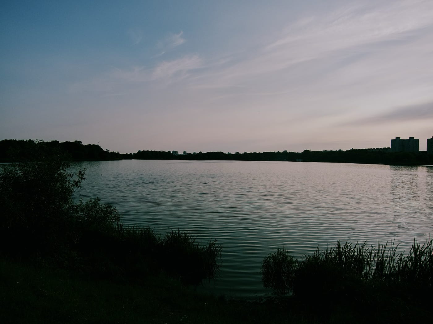 Панорама Чижовского водохранилища в Минске на закате
