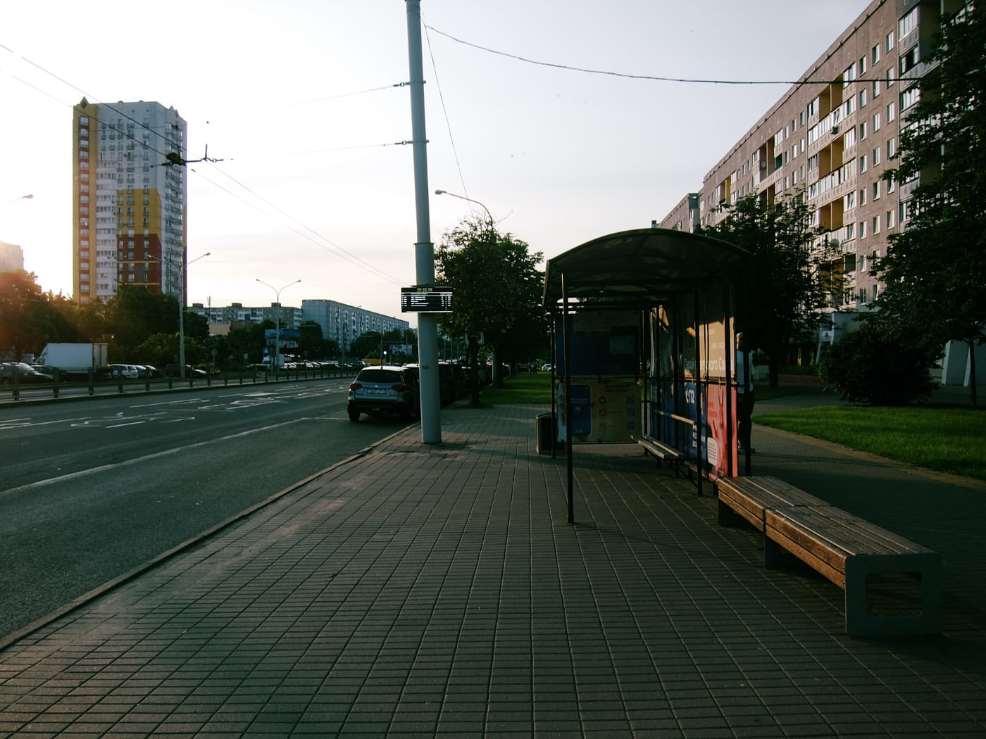 Автобусная остановка в Серебрянке на закате