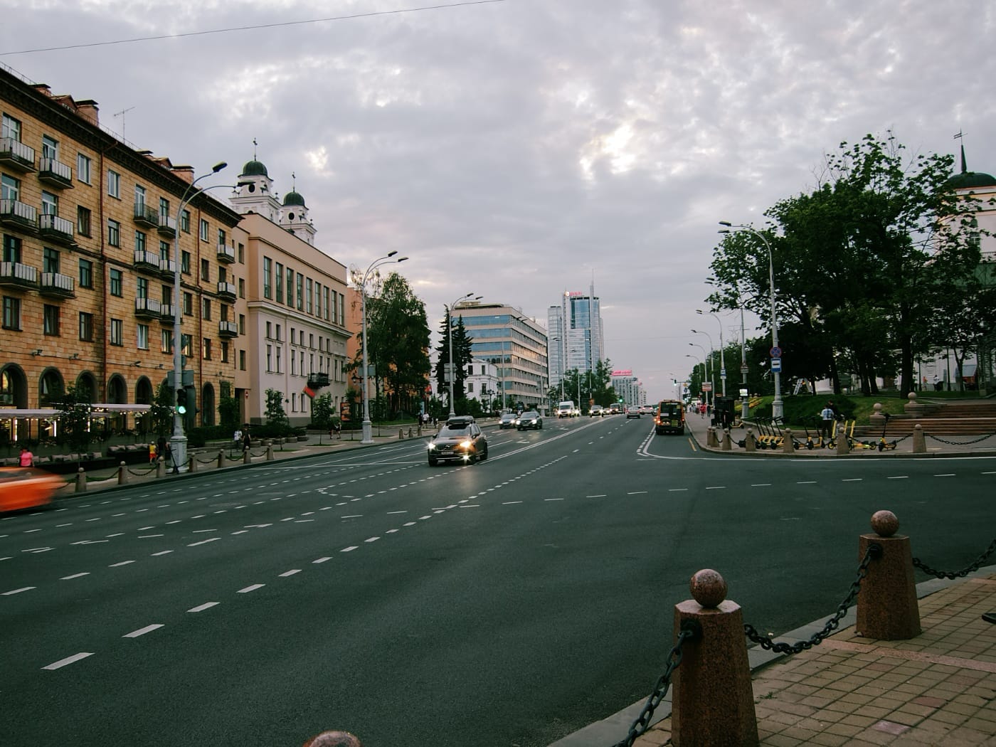 Летний вечерний город