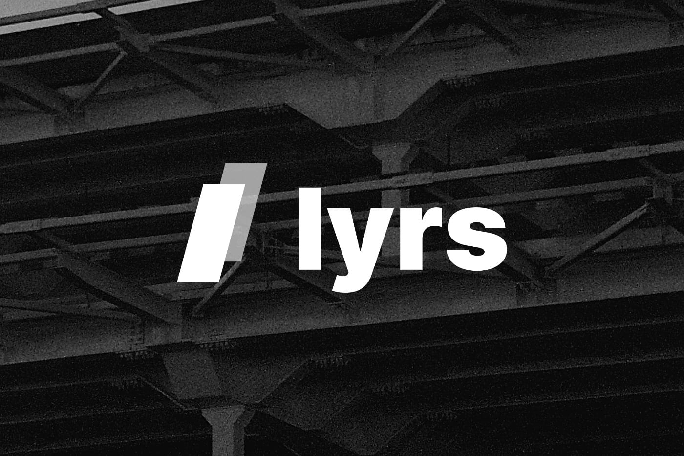Айдентика «lyrs». Использование логотипа на фотографии